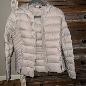 tommy hilfiger lightweight tan jacket